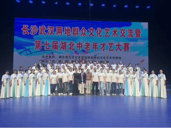 以歌為媒共譜友誼新篇——我校國際學(xué)生參加群眾文化藝術(shù)交流活動獲熱烈反響